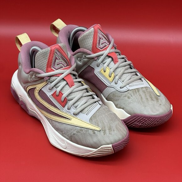 Nike Giannis Immortality 3 Fossil Stone Celestial Gold Desert Berry Shoes Size 8 - Picture 1 of 10